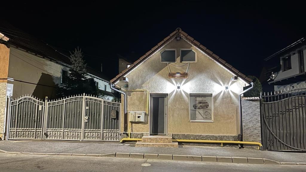 דירות Zărneşti Casa Nicoladis מראה חיצוני תמונה