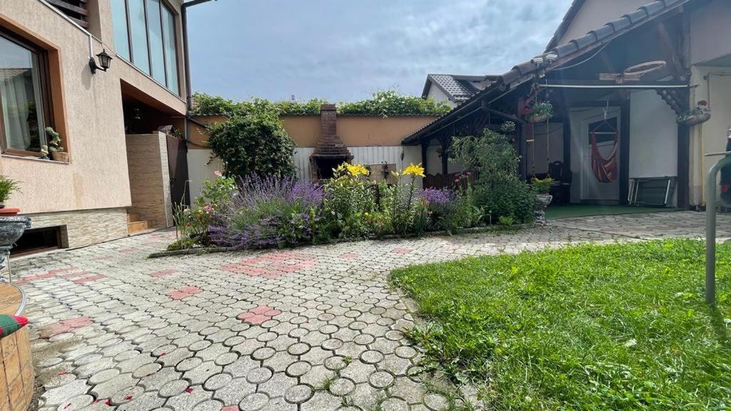 דירות Zărneşti Casa Nicoladis מראה חיצוני תמונה