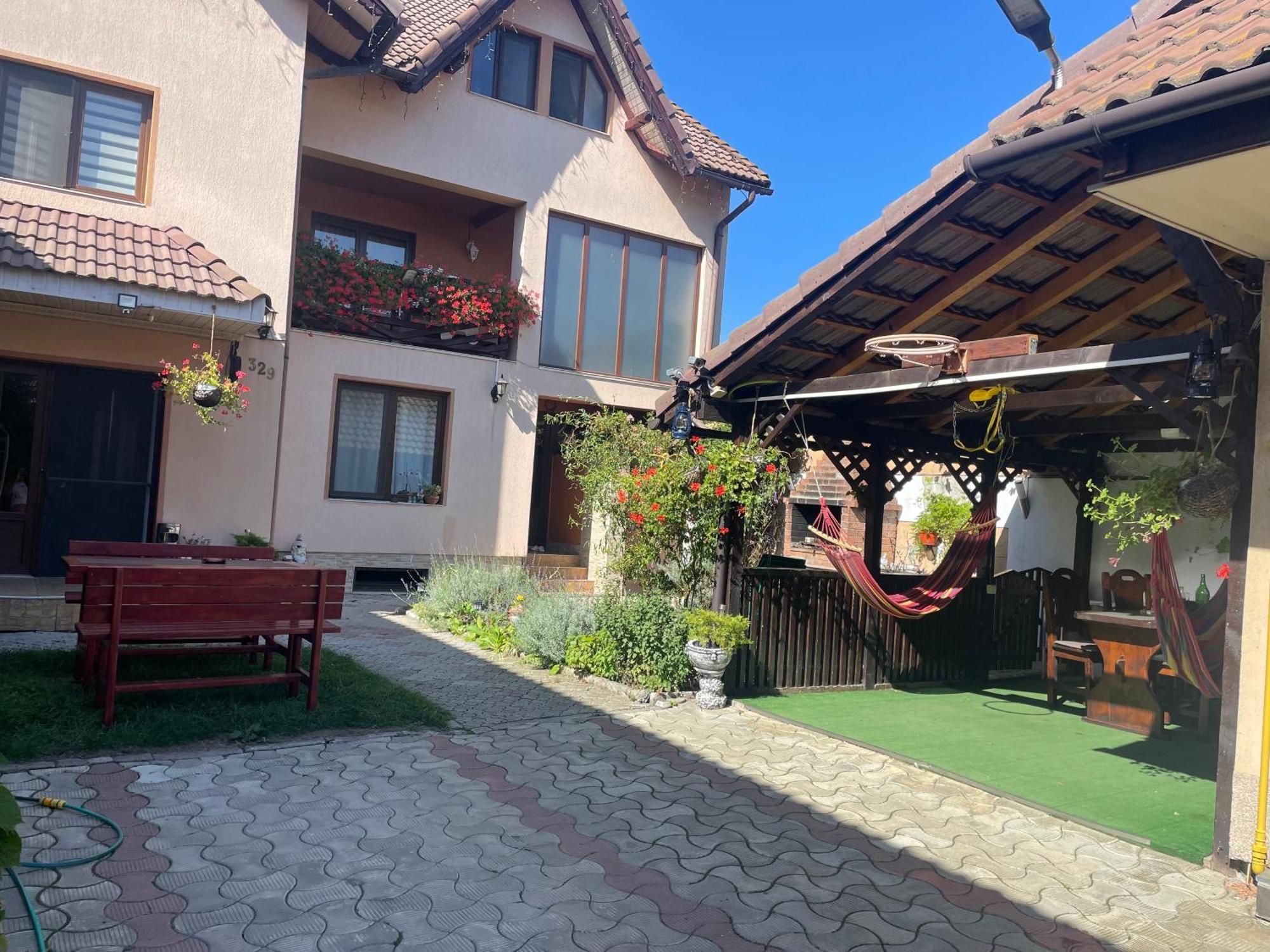 דירות Zărneşti Casa Nicoladis מראה חיצוני תמונה